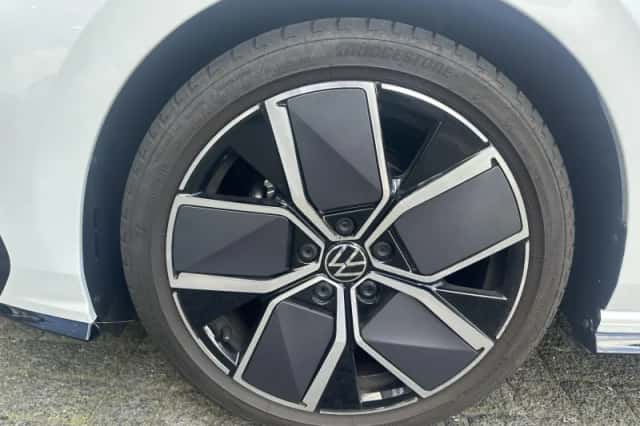 Volkswagen Golf (2025) thumbnail 4