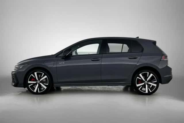 Volkswagen Golf (2025) thumbnail 2
