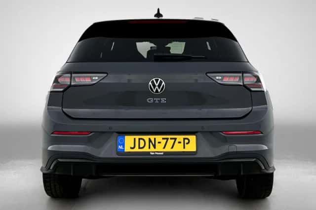 Volkswagen Golf (2025) thumbnail 3