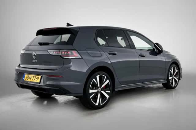 Volkswagen Golf (2025) thumbnail 4