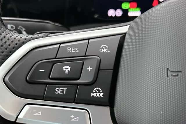 Volkswagen Golf (2025) thumbnail 6