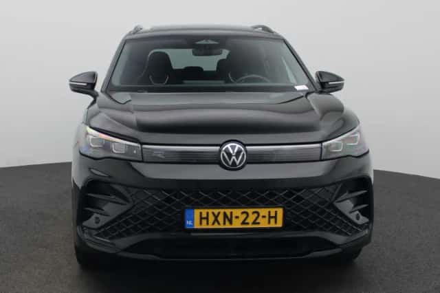 Volkswagen Tiguan (2025) thumbnail 3