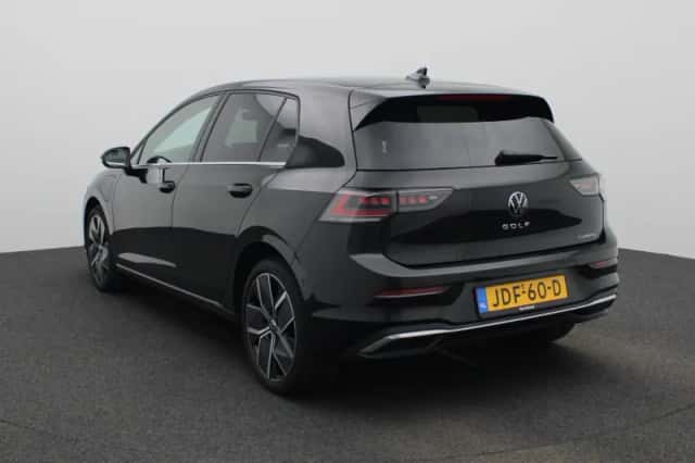 Volkswagen Golf (2025) thumbnail 2