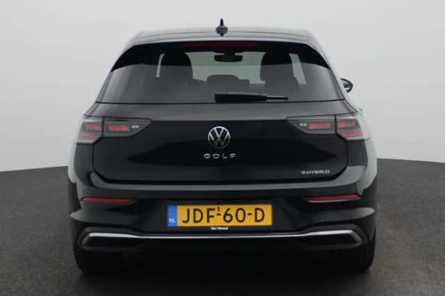 Volkswagen Golf (2025) thumbnail 5
