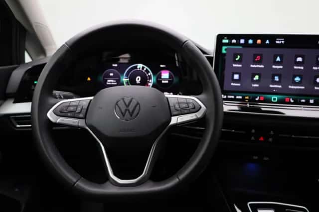 Volkswagen Golf (2025) thumbnail 7