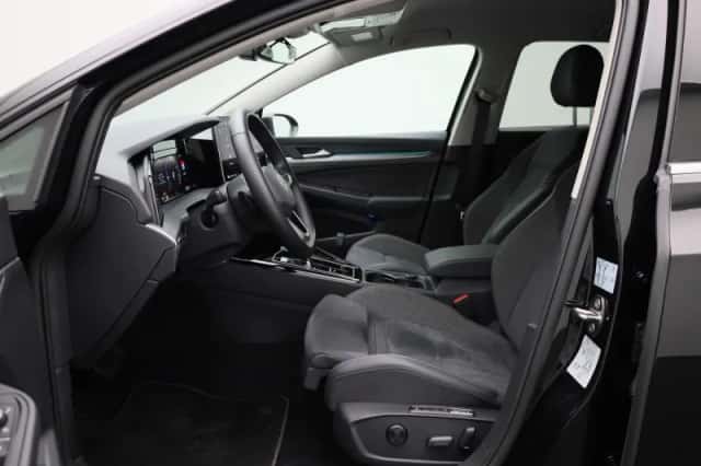 Volkswagen Golf (2025) thumbnail 9