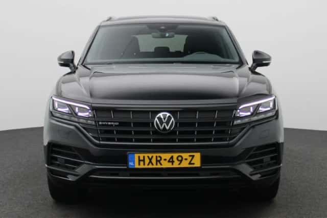 Volkswagen Touareg (2021) thumbnail 2