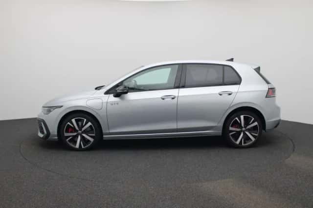 Volkswagen Golf (2025) thumbnail 4