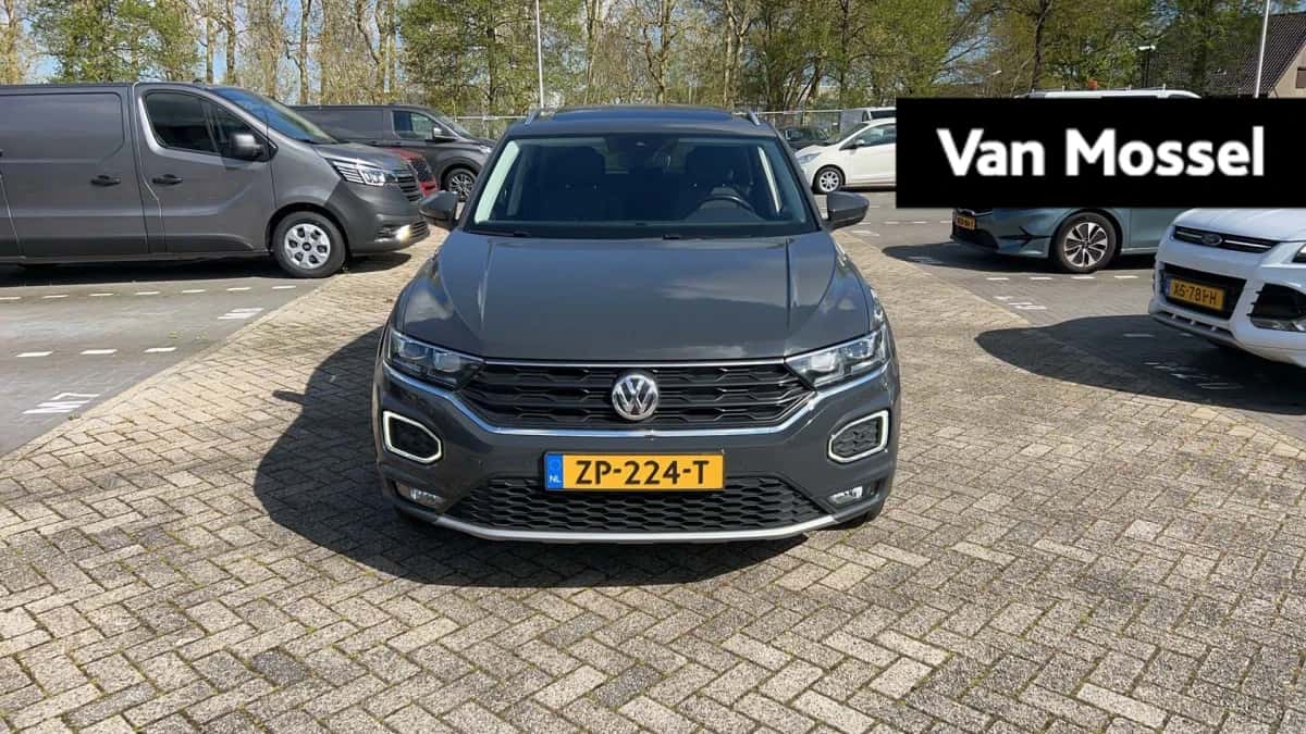 Volkswagen T-Roc (2019) — foto 1