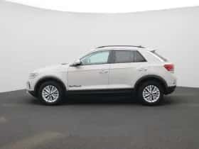 Volkswagen T-Roc (2024) thumbnail 4