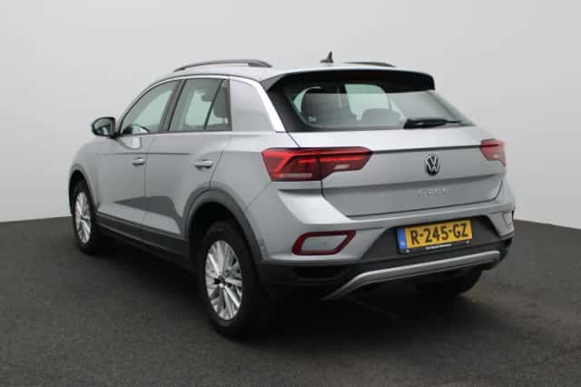 Volkswagen T-Roc (2022) thumbnail 2
