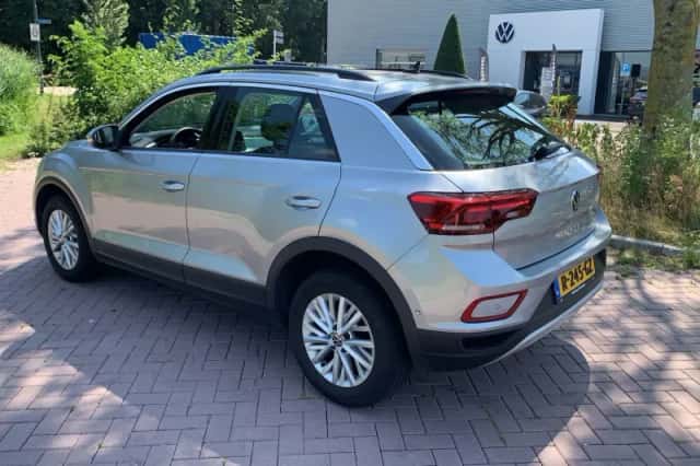 Volkswagen T-Roc (2022) thumbnail 3