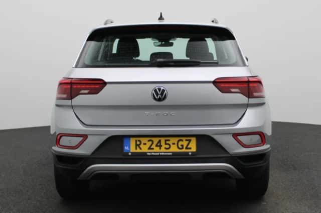 Volkswagen T-Roc (2022) thumbnail 5