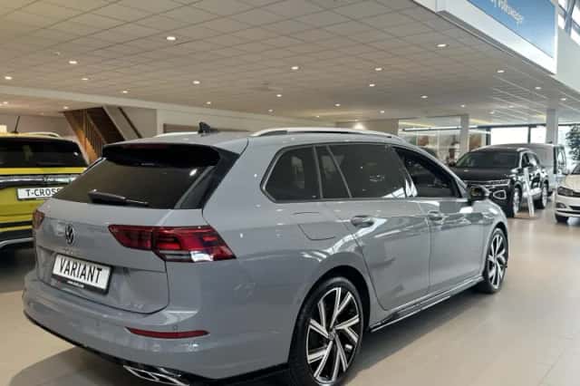 Volkswagen Golf (2023) thumbnail 4