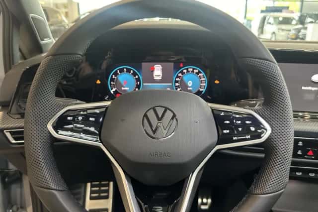 Volkswagen Golf (2023) thumbnail 9