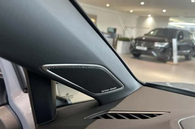 Volkswagen Golf (2023) thumbnail 10