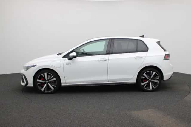 Volkswagen Golf (2025) thumbnail 4