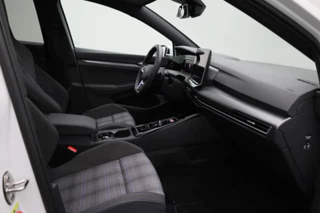 Volkswagen Golf (2025) thumbnail 42