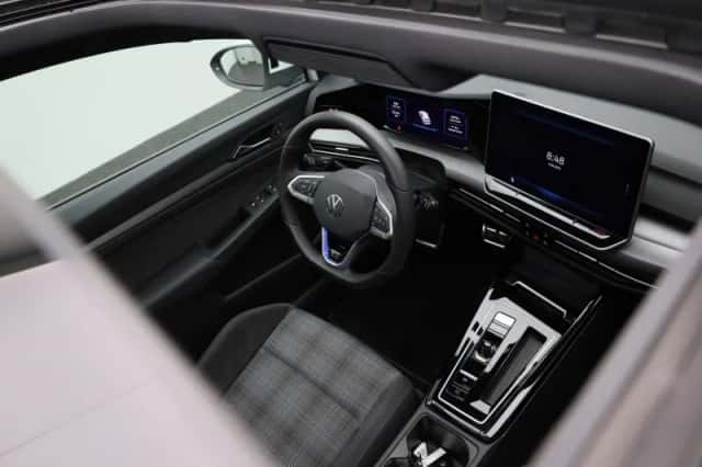 Volkswagen Golf (2025) thumbnail 43
