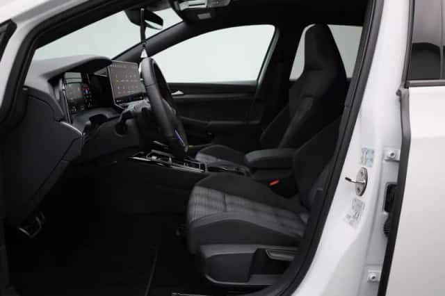 Volkswagen Golf (2025) thumbnail 9