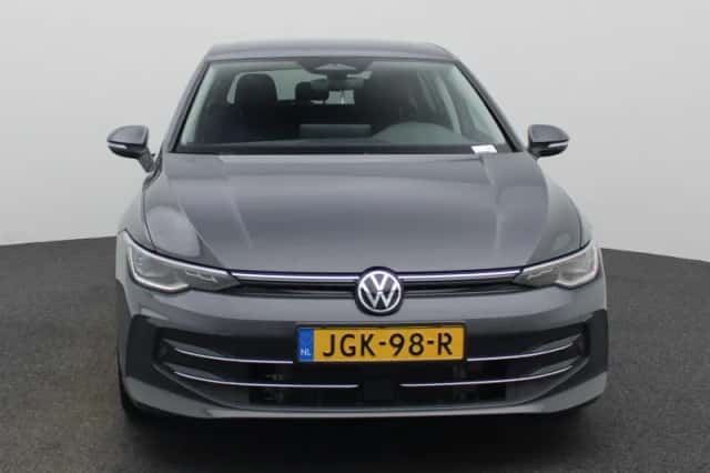 Volkswagen Golf (2025) thumbnail 3