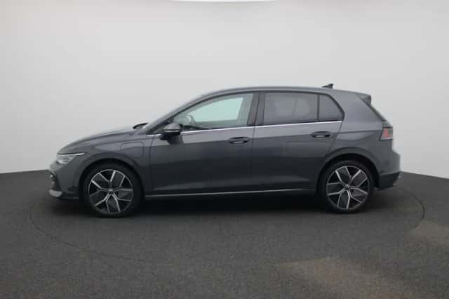 Volkswagen Golf (2025) thumbnail 4