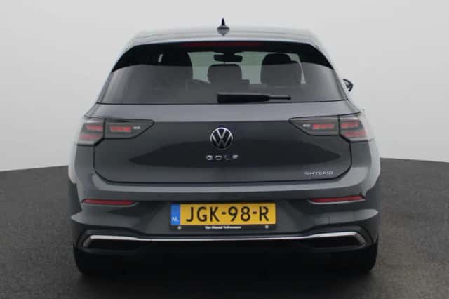 Volkswagen Golf (2025) thumbnail 5