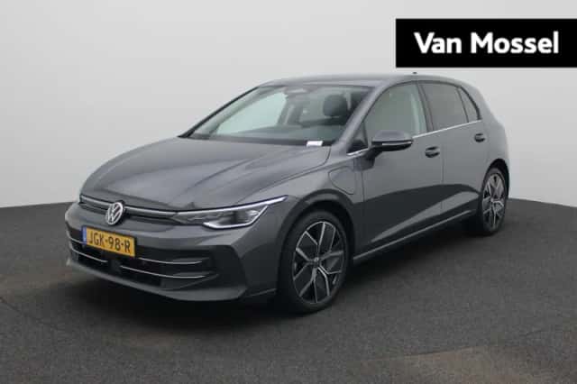 Volkswagen Golf (2025) thumbnail 1