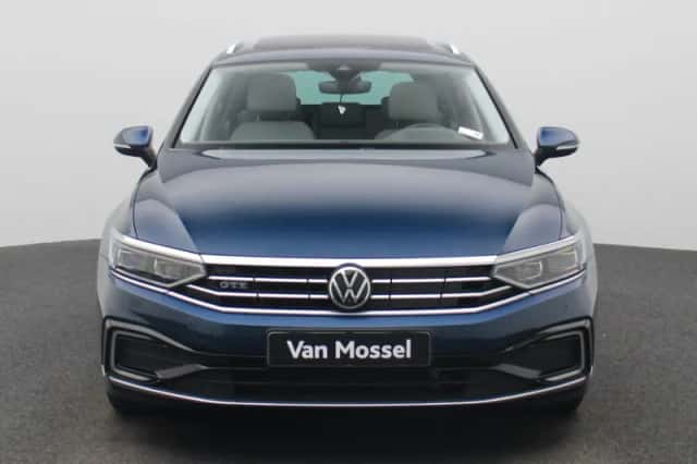 Volkswagen Passat (2020) thumbnail 3