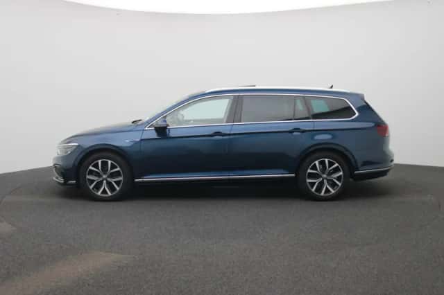 Volkswagen Passat (2020) thumbnail 4