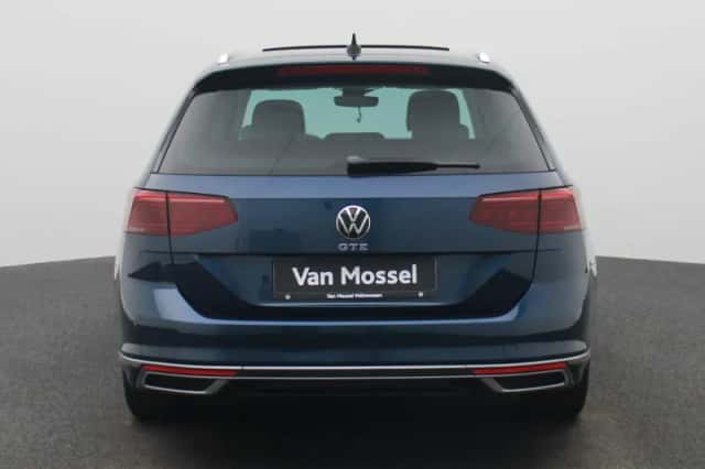 Volkswagen Passat (2020) thumbnail 5