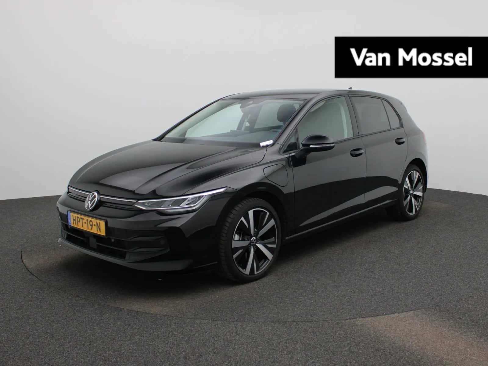 Volkswagen Golf (2025) — foto 1