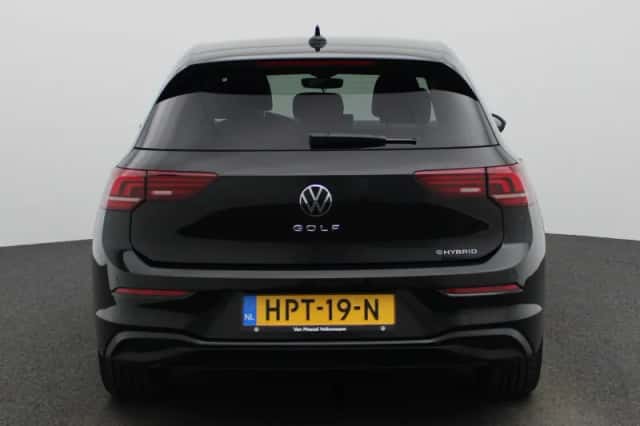Volkswagen Golf (2025) thumbnail 5