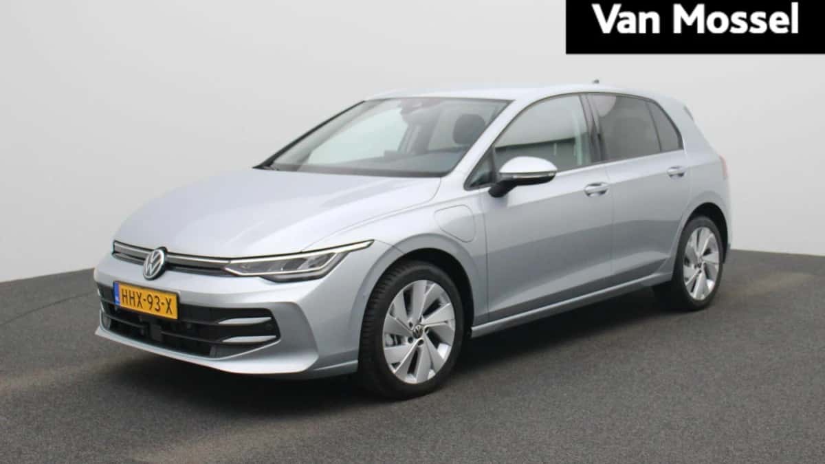 Volkswagen Golf (2025) — foto 1