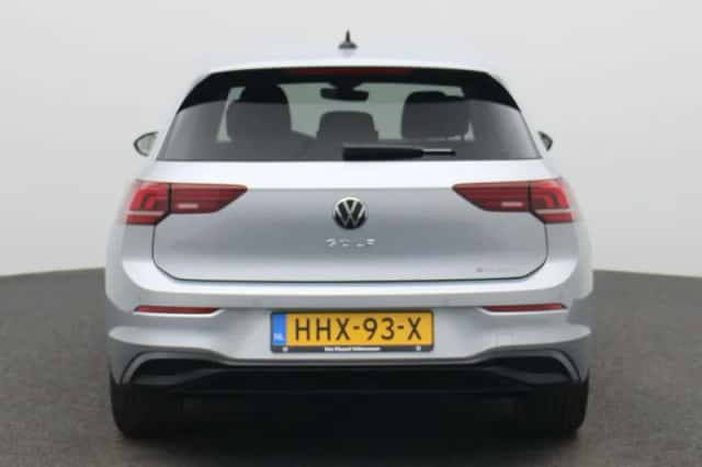 Volkswagen Golf (2025) thumbnail 5