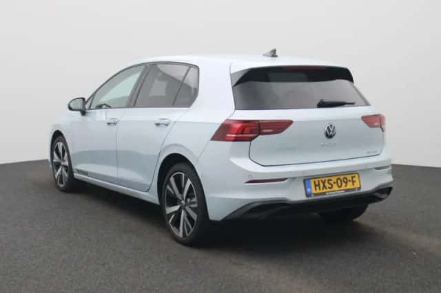 Volkswagen Golf (2025) thumbnail 2