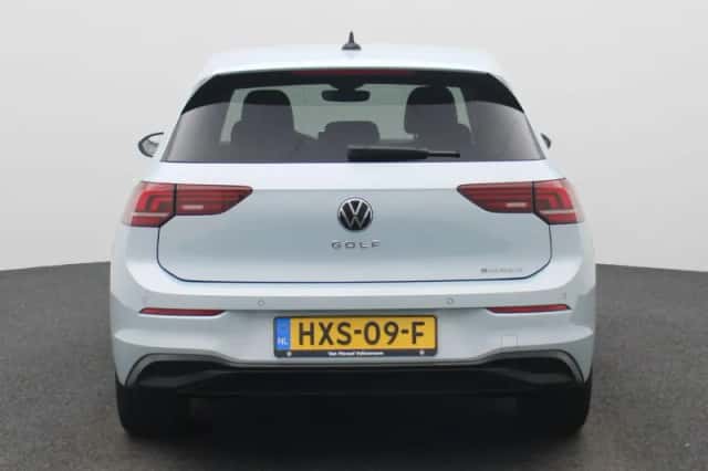 Volkswagen Golf (2025) thumbnail 5