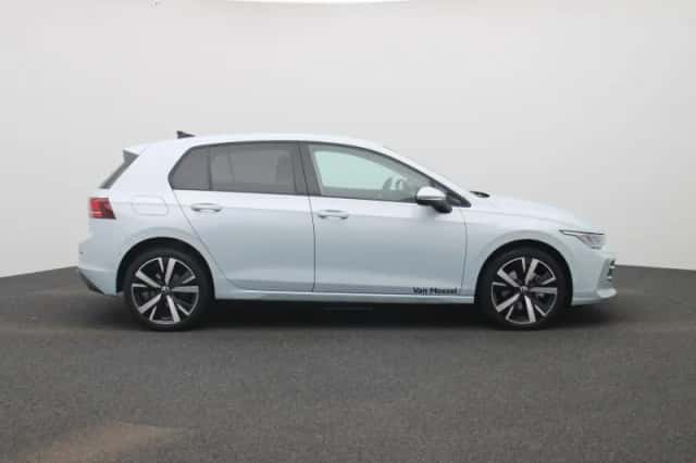 Volkswagen Golf (2025) thumbnail 6