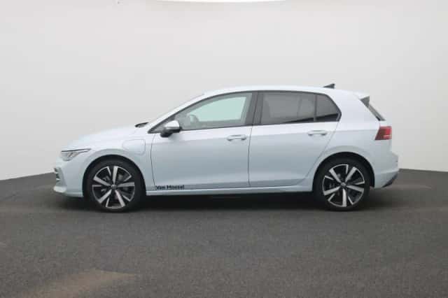 Volkswagen Golf (2025) thumbnail 4
