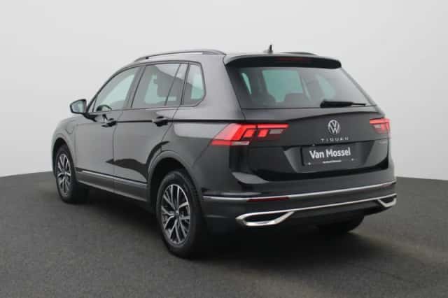 Volkswagen Tiguan (2024) thumbnail 2