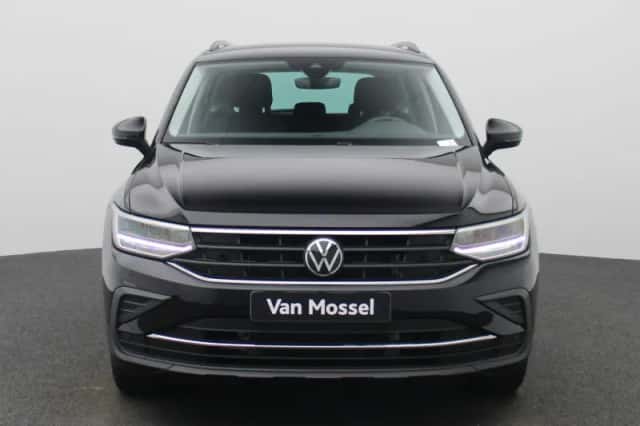 Volkswagen Tiguan (2024) thumbnail 3