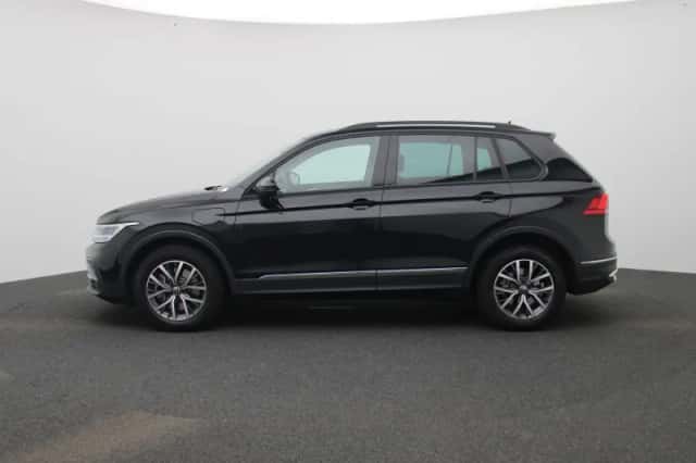 Volkswagen Tiguan (2024) thumbnail 4