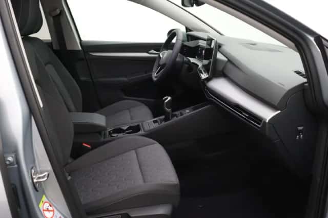 Volkswagen Golf (2025) thumbnail 5