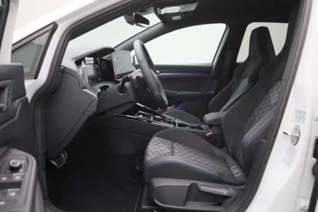 Volkswagen Golf (2025) thumbnail 5
