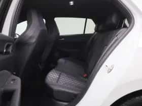 Volkswagen Golf (2025) thumbnail 6