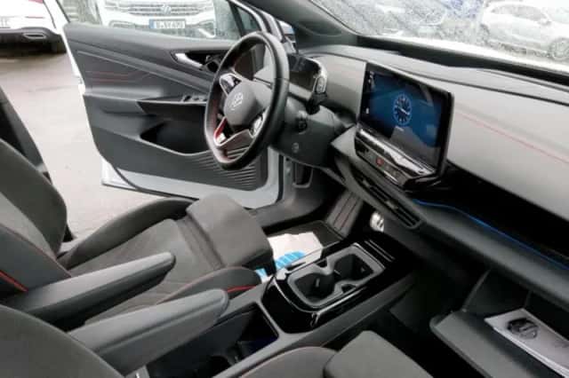 Volkswagen ID.4 (2023) thumbnail 5