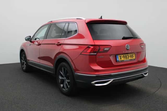 Volkswagen Tiguan (2023) thumbnail 2