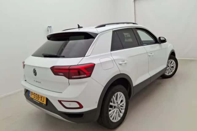 Volkswagen T-Roc (2022) thumbnail 2