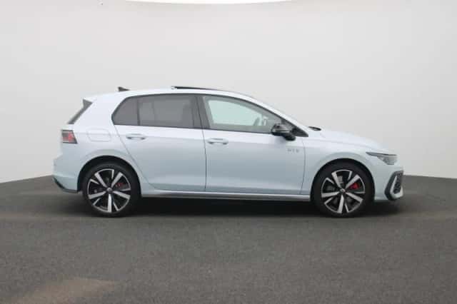 Volkswagen Golf (2025) thumbnail 6