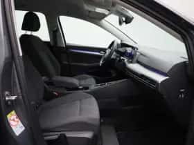 Volkswagen Golf (2022) thumbnail 40